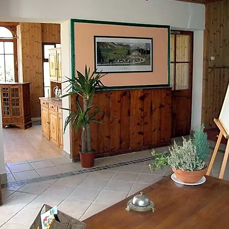 Hotel De *