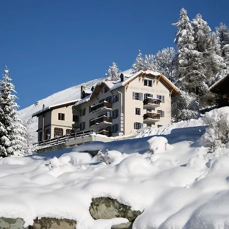 Hotel De *